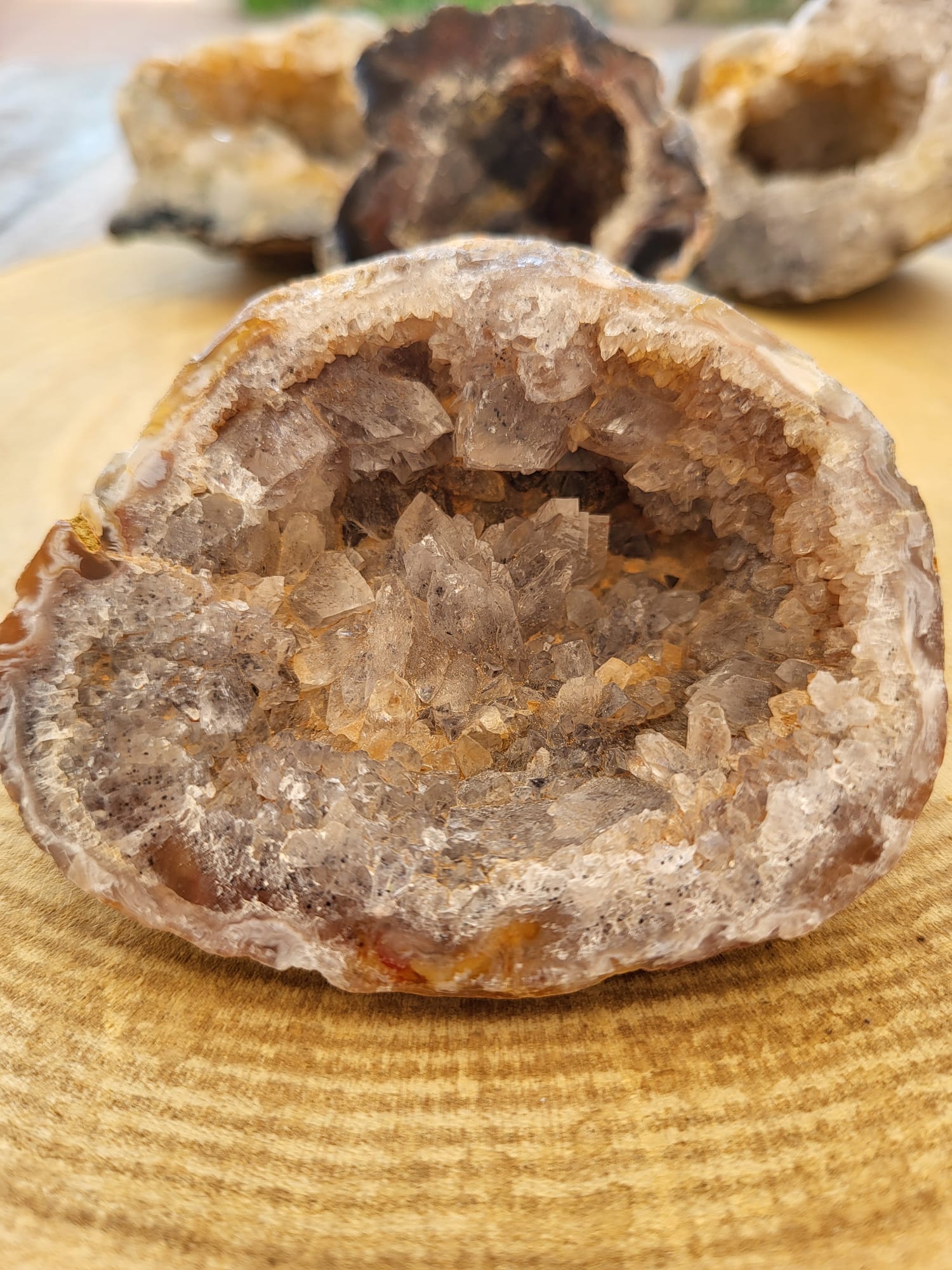 Geoda de Cuarzo Blanco y Calcedonia Nº2