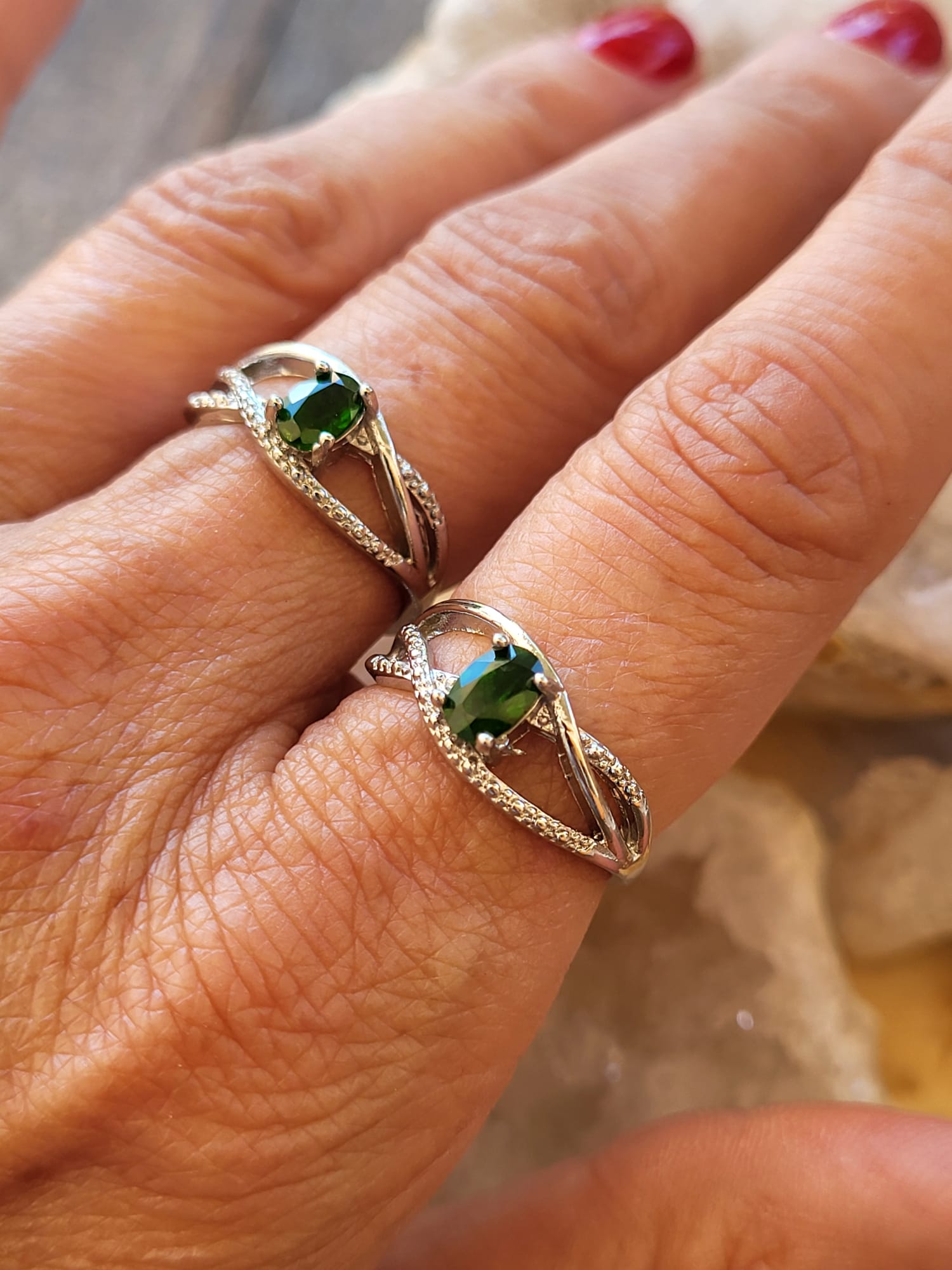 Anillo de Zamak con Peridoto Natural