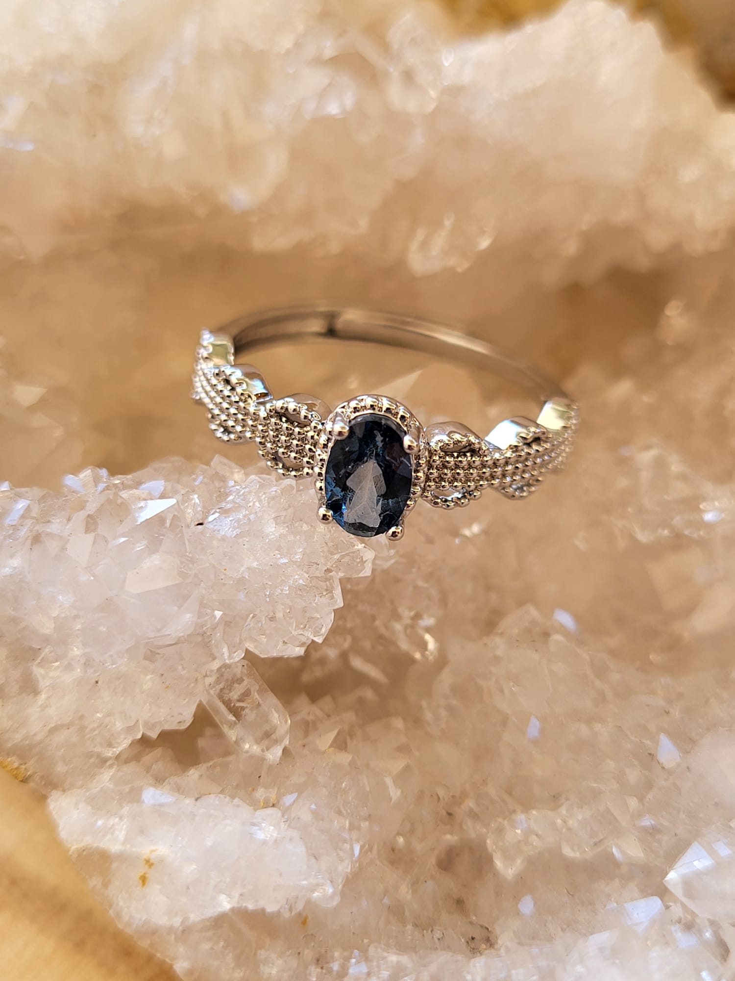 Anillo de Zamak con Zafiro Natural II