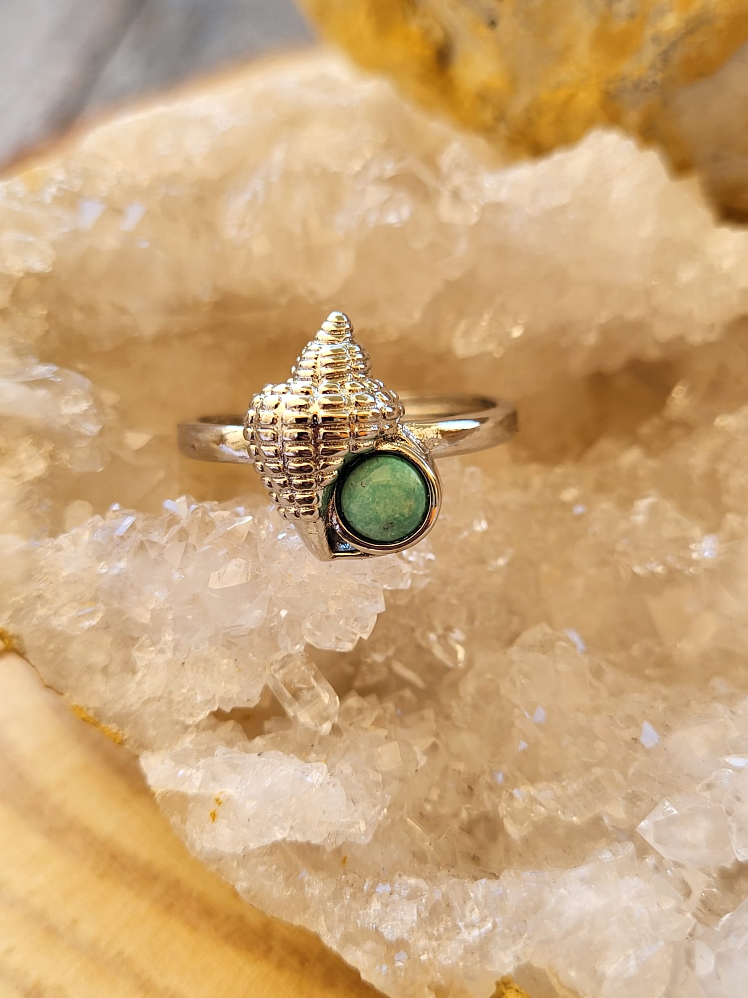 Anillo de Zamak Concha de Mar con Turquesa Natural