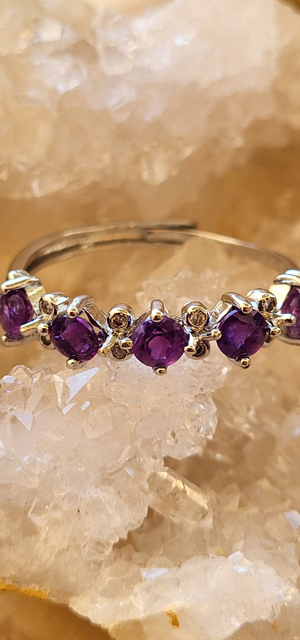 Anillo de Zamak con Amatista Natural