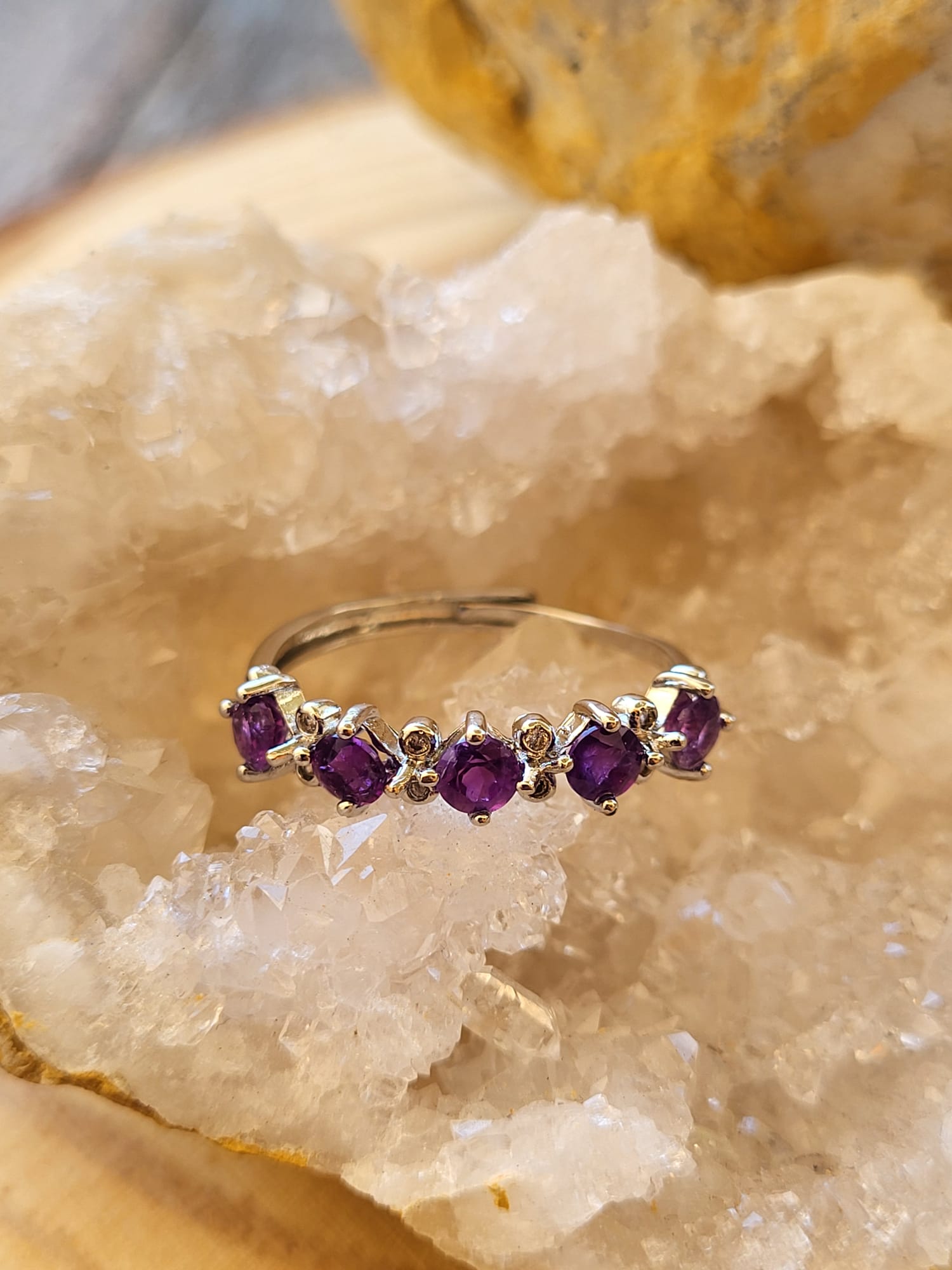 Anillo de Zamak con Amatista Natural