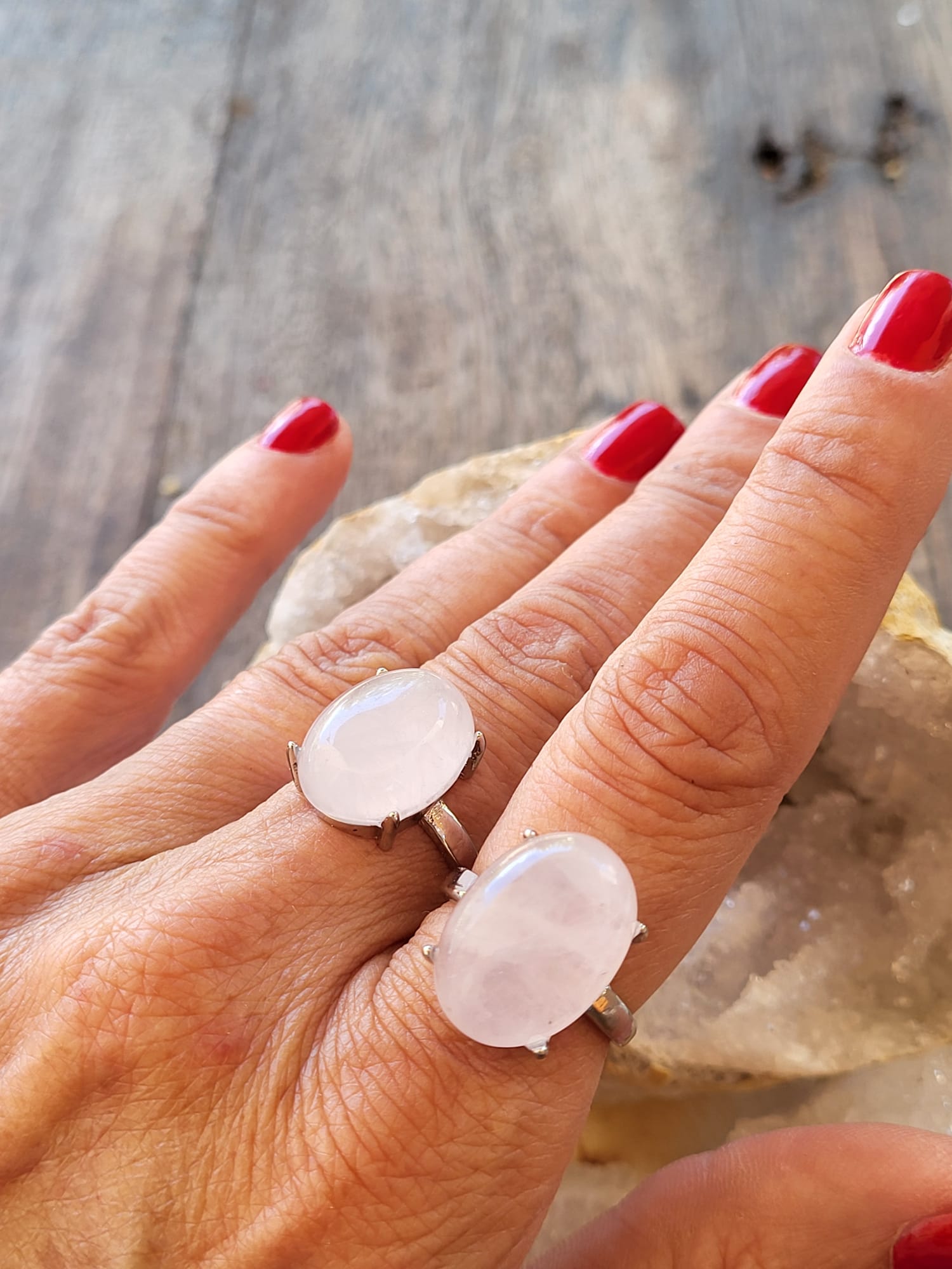 Anillo de Zamak con Cuarzo Rosa Natural