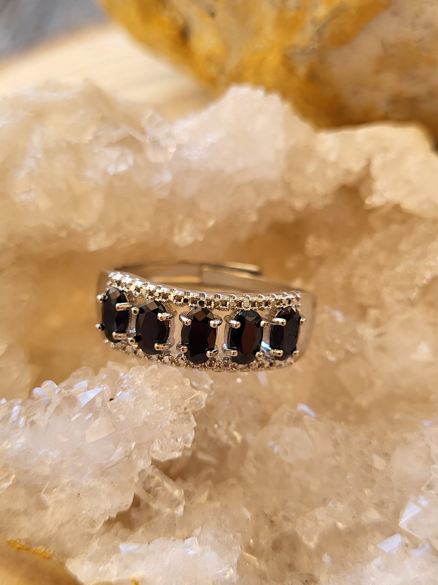 Anillo de Zamak con Obsidiana Natural